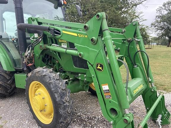 Image of John Deere 5065E equipment image 4