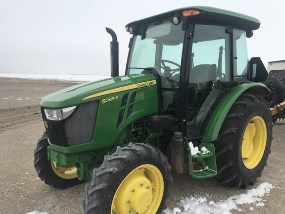 Main image John Deere 5065E