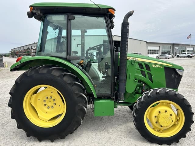 Image of John Deere 5075E equipment image 3