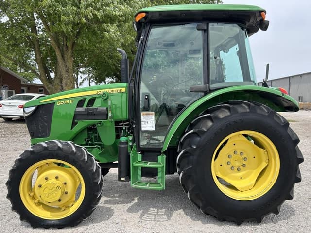 Image of John Deere 5075E equipment image 2