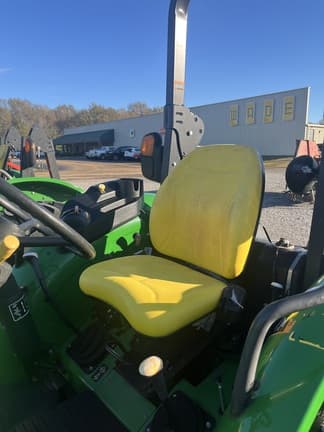 Image of John Deere 5075E equipment image 4