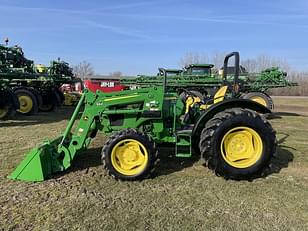 Main image John Deere 5075E 1