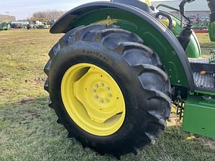 Main image John Deere 5075E 22