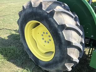 Main image John Deere 5075E 12