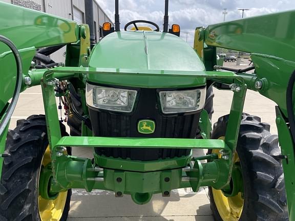 Image of John Deere 5075E equipment image 3
