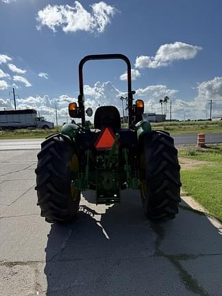 Image of John Deere 5075E equipment image 3