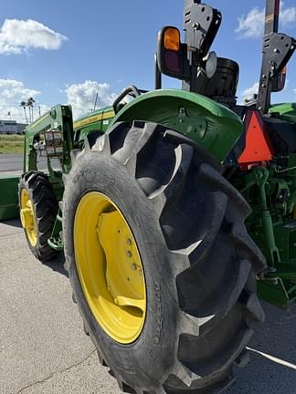 Image of John Deere 5075E equipment image 4