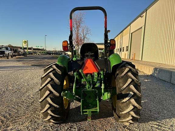 Image of John Deere 5075E equipment image 4