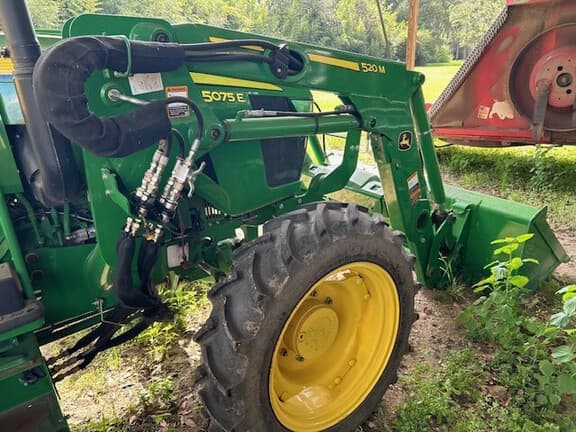 Image of John Deere 5075E equipment image 4