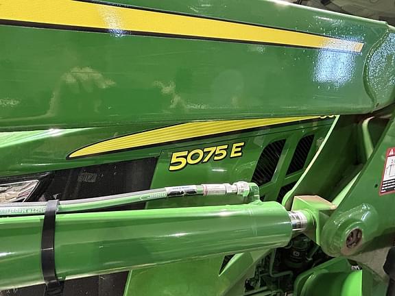 Image of John Deere 5075E equipment image 4