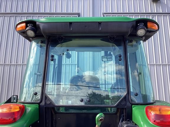 Image of John Deere 5075E equipment image 4