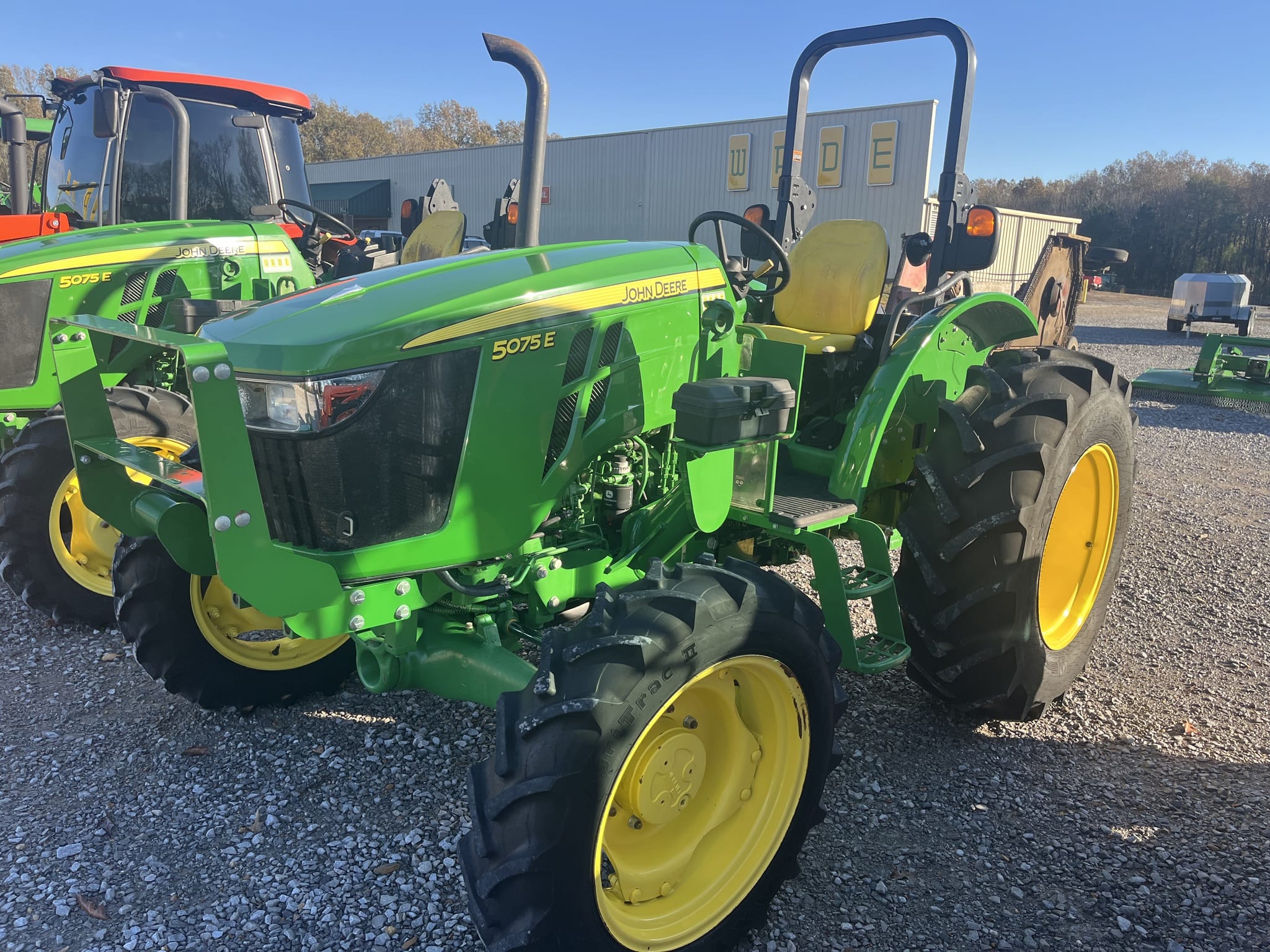 2019 John Deere 5075E Equipment Image0