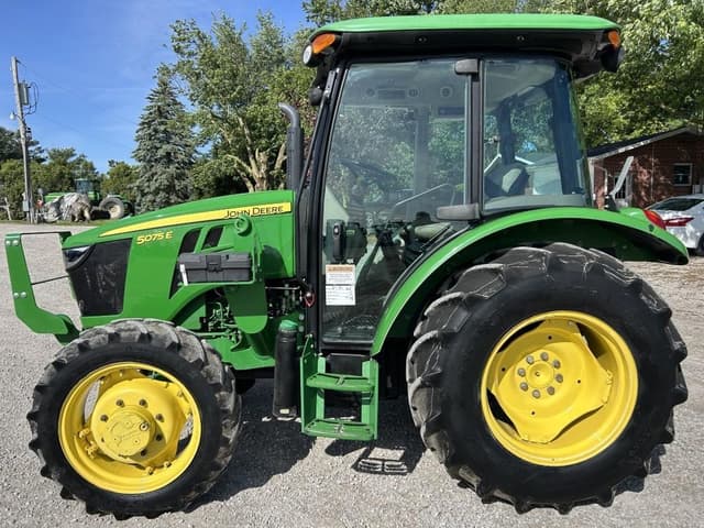 Image of John Deere 5075E equipment image 2