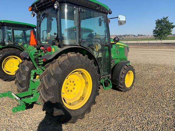 Image of John Deere 5075GV equipment image 2