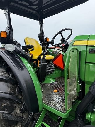 Image of John Deere 5075M equipment image 4