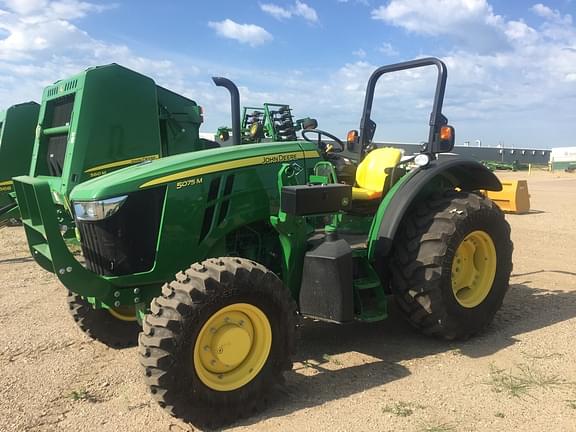 Image of John Deere 5075M equipment image 2