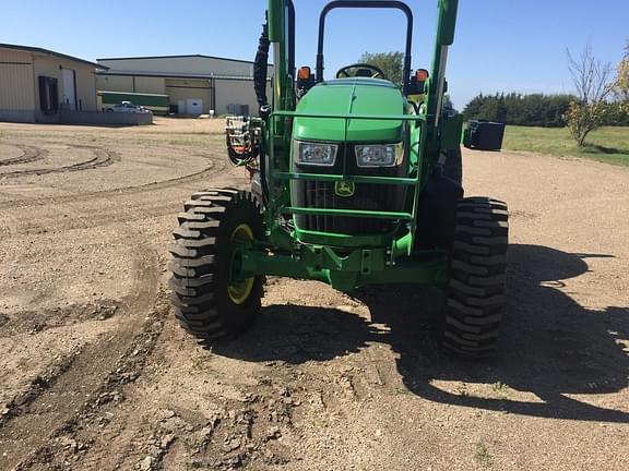 Image of John Deere 5075M equipment image 3