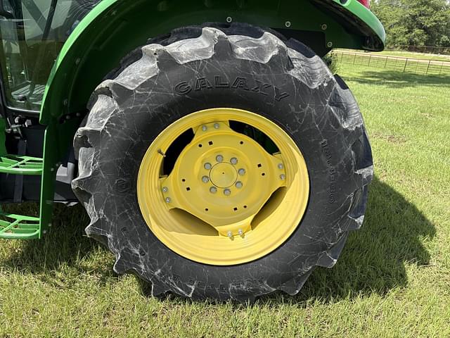 Image of John Deere 5090E equipment image 4