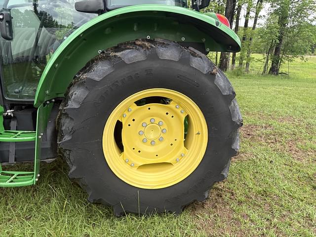 Image of John Deere 5090E equipment image 4