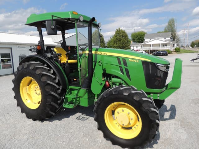 Image of John Deere 5090E equipment image 2