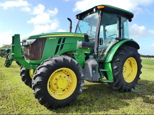 Image of John Deere 5090E equipment image 1