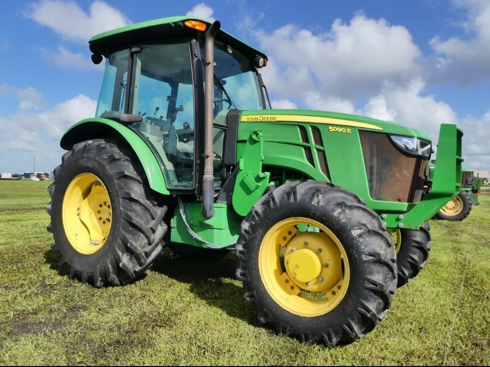 2019 John Deere 5090E Equipment Image0