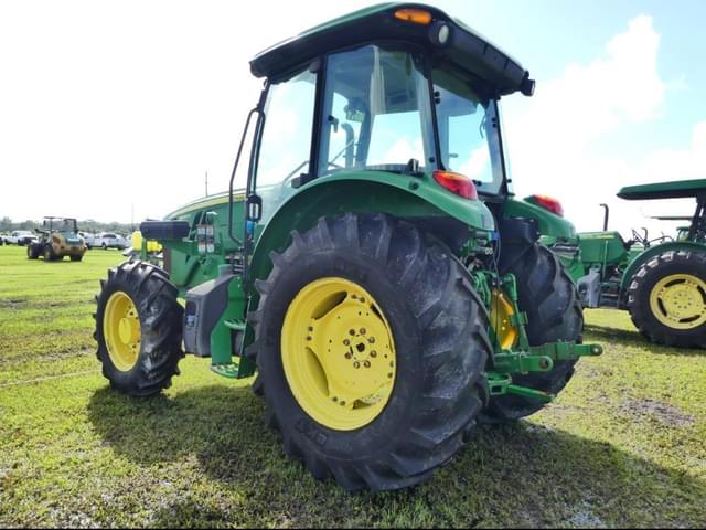 Image of John Deere 5090E equipment image 3