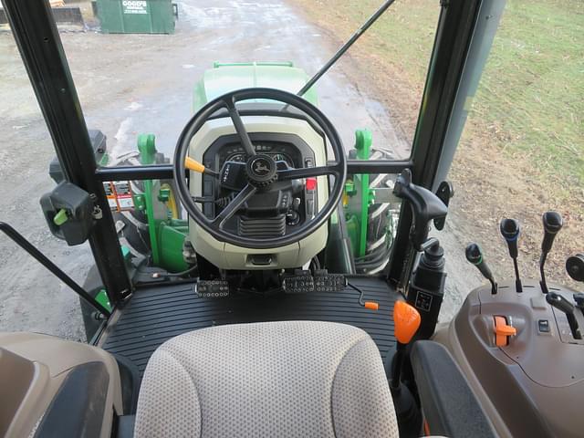 Image of John Deere 5090E equipment image 4