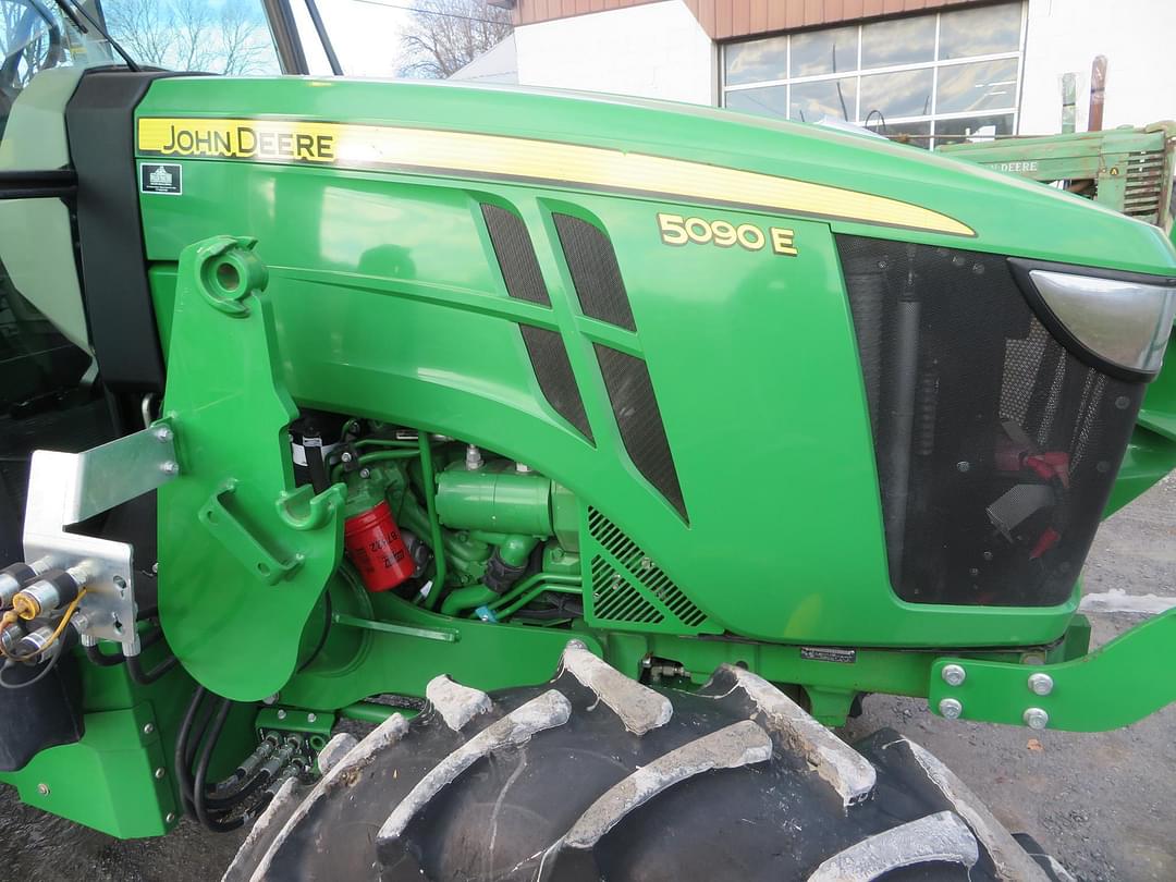 Image of John Deere 5090E Primary image