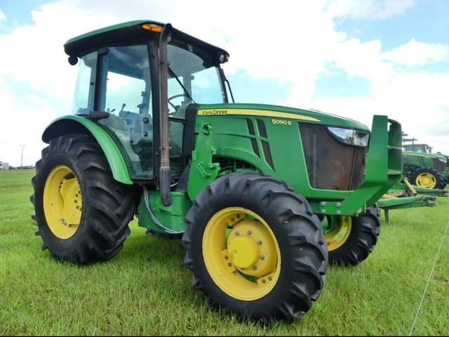 Image of John Deere 5090E equipment image 1