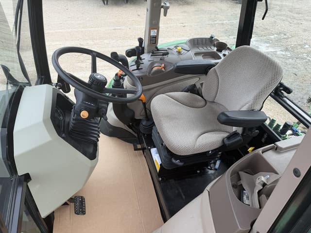 Image of John Deere 5090E equipment image 3