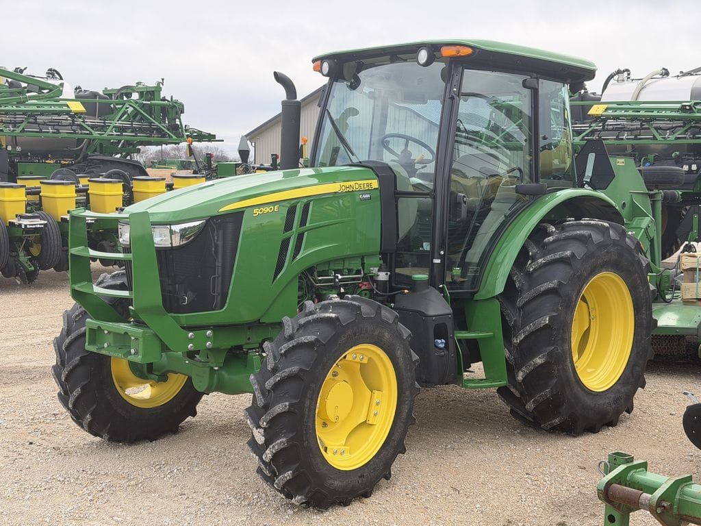 2019 John Deere 5090E Equipment Image0