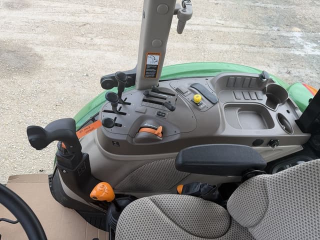 Image of John Deere 5090E equipment image 4