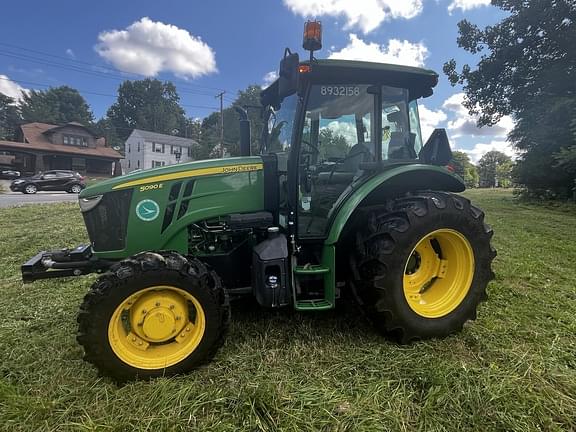 Image of John Deere 5090E equipment image 1