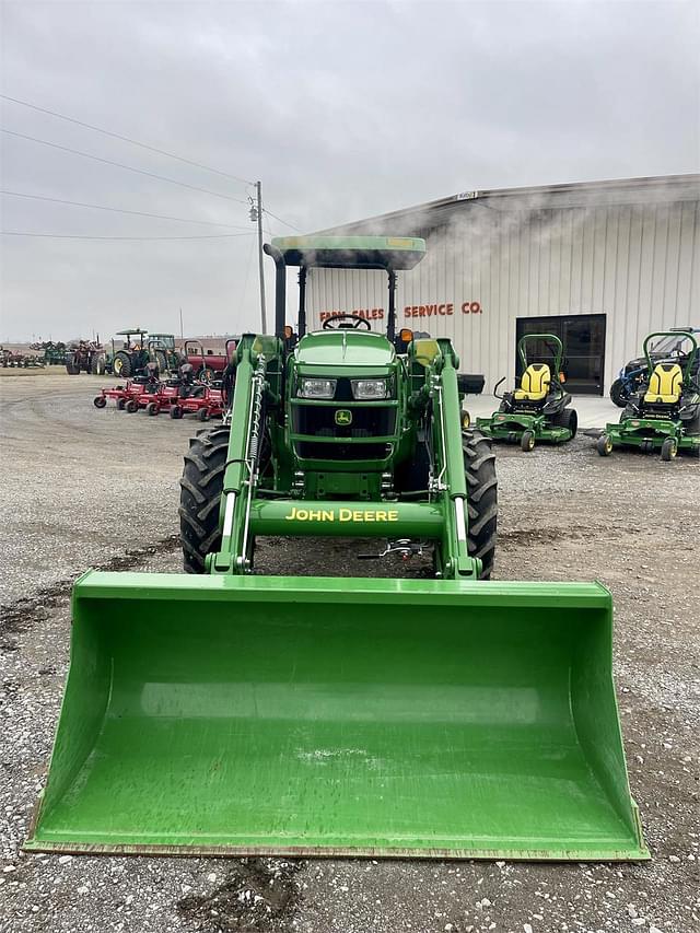 Image of John Deere 5090E equipment image 4