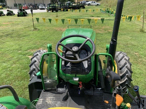 Image of John Deere 5090E equipment image 4