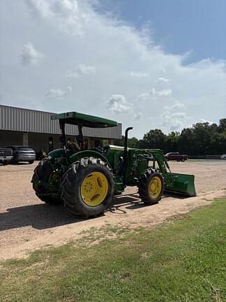 Image of John Deere 5090E equipment image 4
