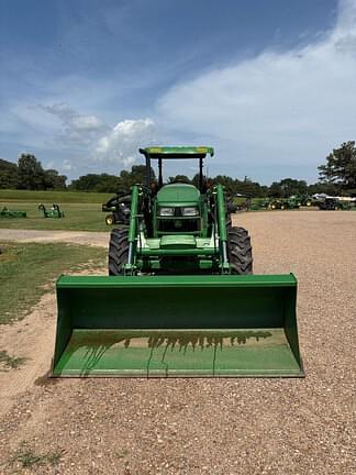 Image of John Deere 5090E equipment image 2