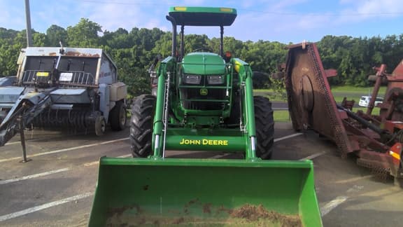 Image of John Deere 5090E equipment image 2