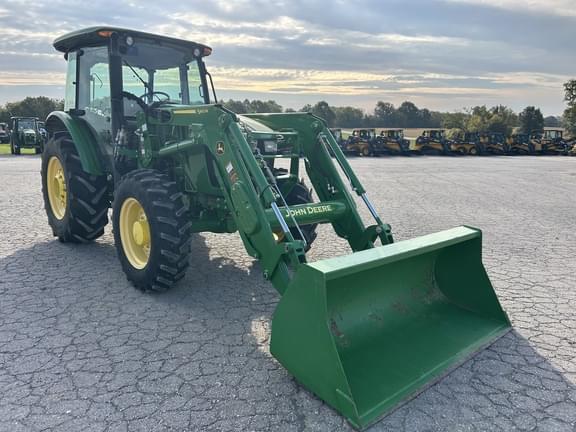 Image of John Deere 5090E equipment image 3