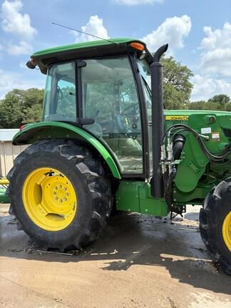 Image of John Deere 5090E equipment image 4