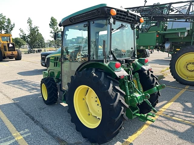 Image of John Deere 5090GN equipment image 4