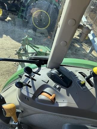 Image of John Deere 5090M equipment image 3