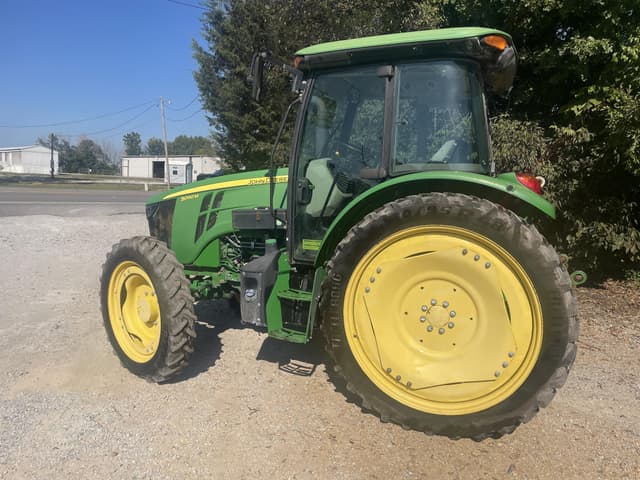 Image of John Deere 5090M equipment image 2