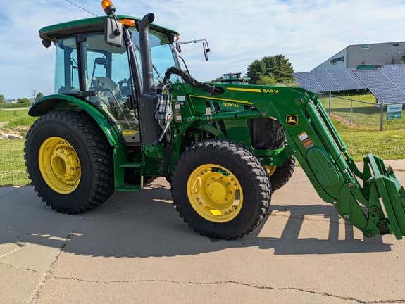 Image of John Deere 5090M equipment image 3