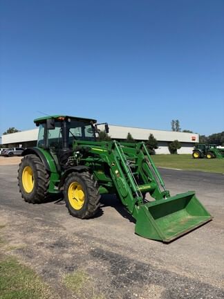 2019 John Deere 5090M Equipment Image0