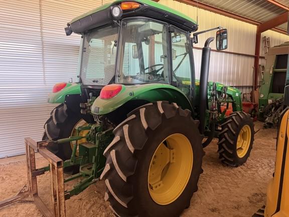 Image of John Deere 5100E equipment image 3