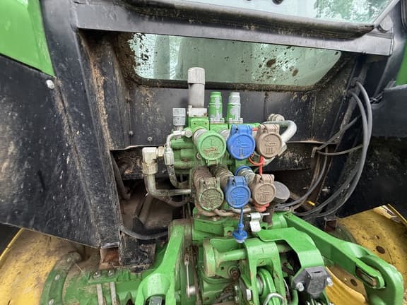 Image of John Deere 5100E equipment image 4
