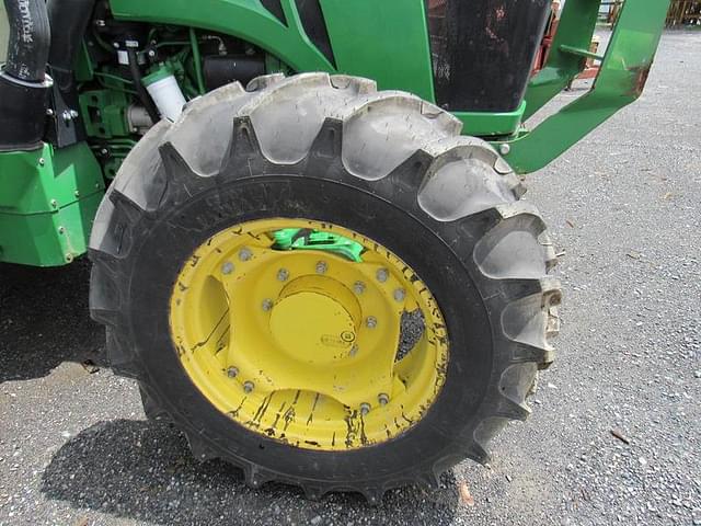 Image of John Deere 5100E equipment image 4