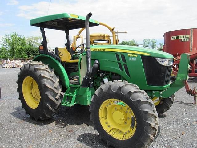 Image of John Deere 5100E equipment image 3